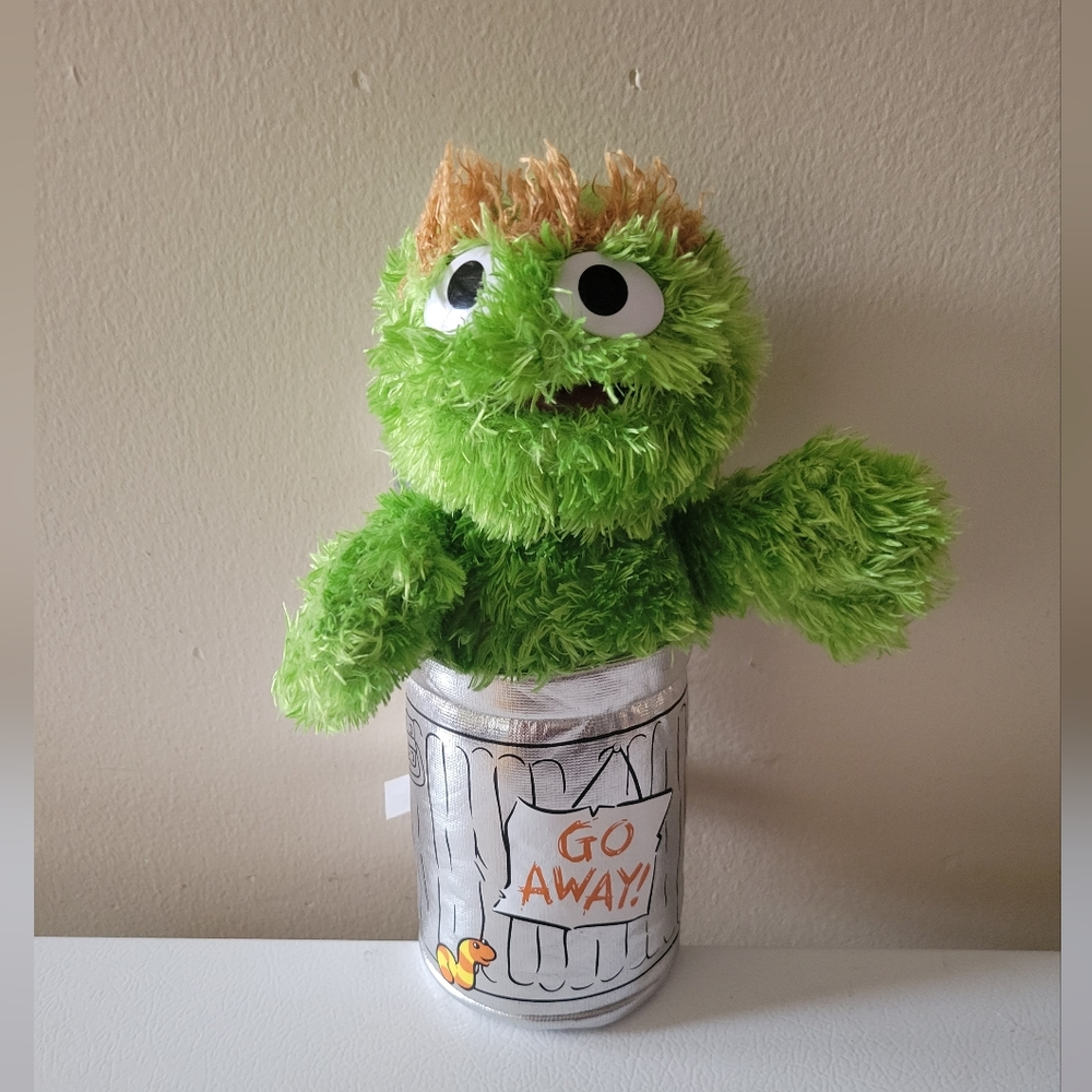 GUND Sesame Street Official Oscar The Grouch Plush Toy